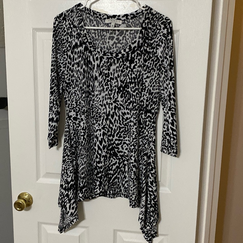 Black and white print tunic